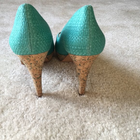 !Sold! NWOB Vince Camuto Teal Heels - Picture 4 of 4